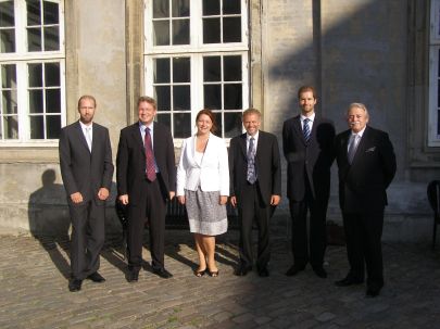 Ministr Füle s pracovníky velvyslanectví