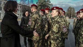 Velvyslankyně Hynková vítá vojáky