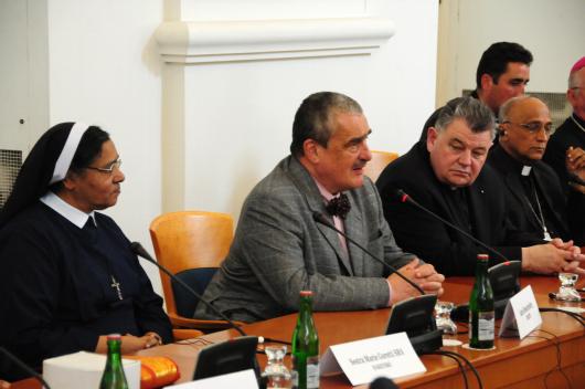 Ministr Karel Schwarzenberg na konferenci "Charitní dílo české arcidiecéze ve světě"