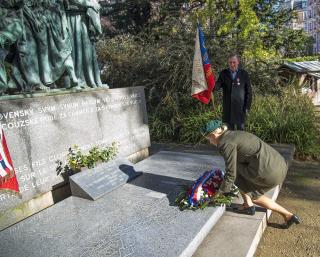 Pomník československých vojáků v Paříži 
