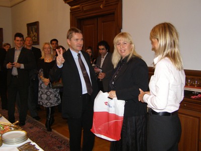 Regionální ředitel ČSA pro Skandinávii Tomáš Kulhánek a pracovnice ČSA Kateřina Deniová a Asa O’Hara