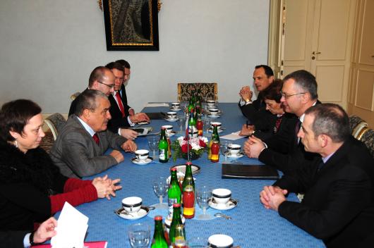 Ministr Karel Schwarzenberg a ministr obrany Srbska Dragan Šutanovac