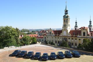 Předání vozů Škoda