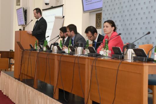 Státní tajemník Petr Gajdušek zahájil přednášku k zákonu o zahraniční službě