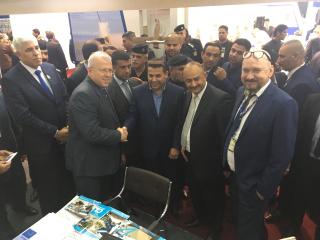Ministr vnitra Irácké republiky Kásim al-A'radží u stánku České republiky na IQDEX