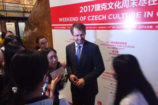 Náměstek Smolek zahájil prezentační akci českého skla v rámci Víkendu české kultury v Chengdu