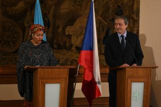 Ministr Martin Stropnický s náměstkyní generálního tajemníka OSN Aminou Mohamed 