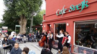 Prags Slotsorkester i Café Svejk