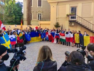 Il corpo diplomatico europeo esprime la sua solidarietà all'ambasciata dell'Ucraina a Roma.