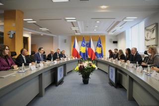 Ministri i Jashtëm i Çekisë së bashku me anëtarë të Komisionit të Jashtëm të Parlamentit të Çekisë vizituan Kosovën