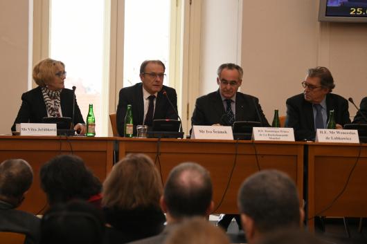Černínský palác hostil přednášku o roli humanitární pomoci v mezinárodních vztazích