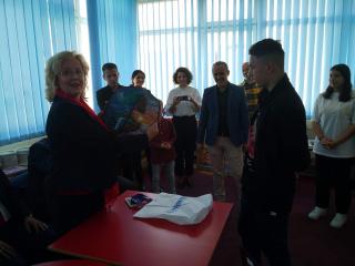 Návštěva školy Selmana Rizy ve Fushë Kosova