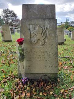 Hrob na hřbitově Weston Mill v Plymouthu navštíven 13. října 2020
