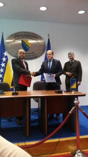 Slavnostní podpis dohody -Velvyslanec Jakub Skalník a ministr Adil Osmanović 