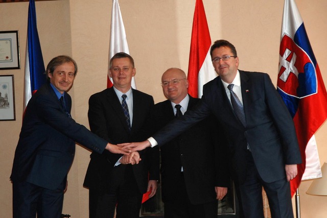 Ministři obrany V4 ve Visegrádu