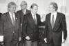 Jiří Dienstbier s francouzským ministrem zahraničí Rolandem Dumasem během návštěvy francouzské delegace vedené prezidentem F. Mitterandem v ČSFR. Praha, 13. září 1990.