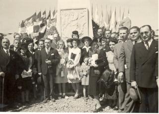 Inaugurace památníku Lidice v roce 1943 