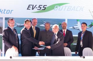 Po podpisu memorand o budoucích dodávkách čtyř letounů EV-55 Outback malajsijským odběratelům