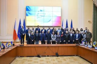 Lipavský a Kuleba v Kyjevě stvrdili memorandem další spolupráci mezi ministerstvy zahraničí Česka a Ukrajiny