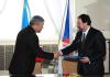 Ministr vnitra Radek John a náměstek ministra zahraničí Kazachstánu Rapil Zhoshybayev