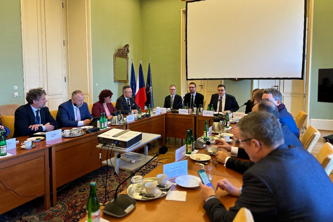 Ministr Lipavský se setkal se zástupci Výboru pro vědu a technologie Parlamentního shromáždění NATO
