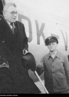 Velvyslanec Hejret přilétá do Varšavy (r. 1948)