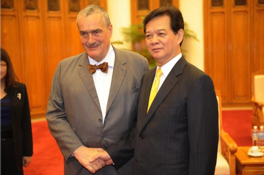 Ministr Karel Schwarzenberg a předseda vlády Vietnamu Nguyen Tan Dung