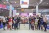 Česká delegace před českým stánkem na West China International Fair 2016