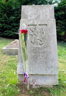 Hrob na hřbitově Ramsey Parkeston Cemetery navštíven 10. září 2020