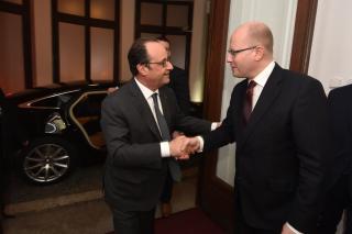 Setkání francouzského prezidenta Françoise Hollanda s premiérem Bohuslavem Sobotkou.