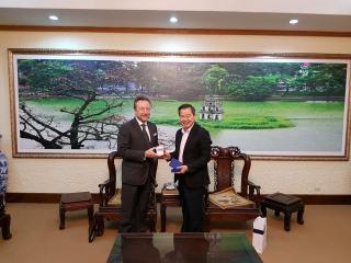 Velvyslanec Grepl jednal s rektorem University sociálních a humanitních studií v Hanoji Prof.Dr. Pham Quang Minh