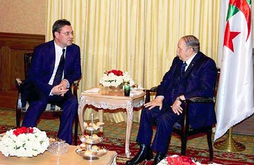 Velvyslanec ČR v Alžírsku Martin Vávra předal pověřovací listiny do rukou alžírského prezidenta Abdelazize Boutefliky2