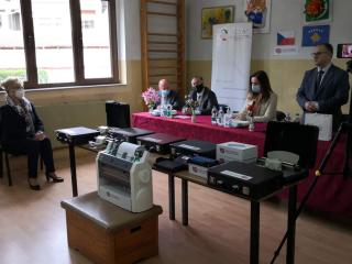 Česko předalo rozvojovou pomoc - speciální pomůcky pomohou nevidomým dětem v Kosovu