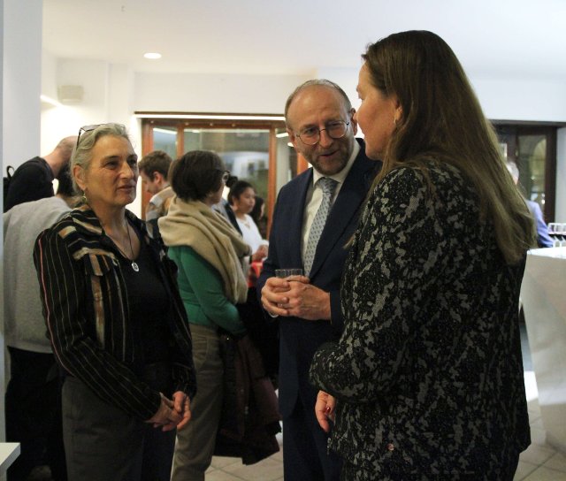 Botschafter Jiří Šitler mit Gästen, darunter schwedische Botschafterin Annika Markovic